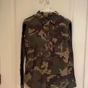 Camo Mom shirt M 